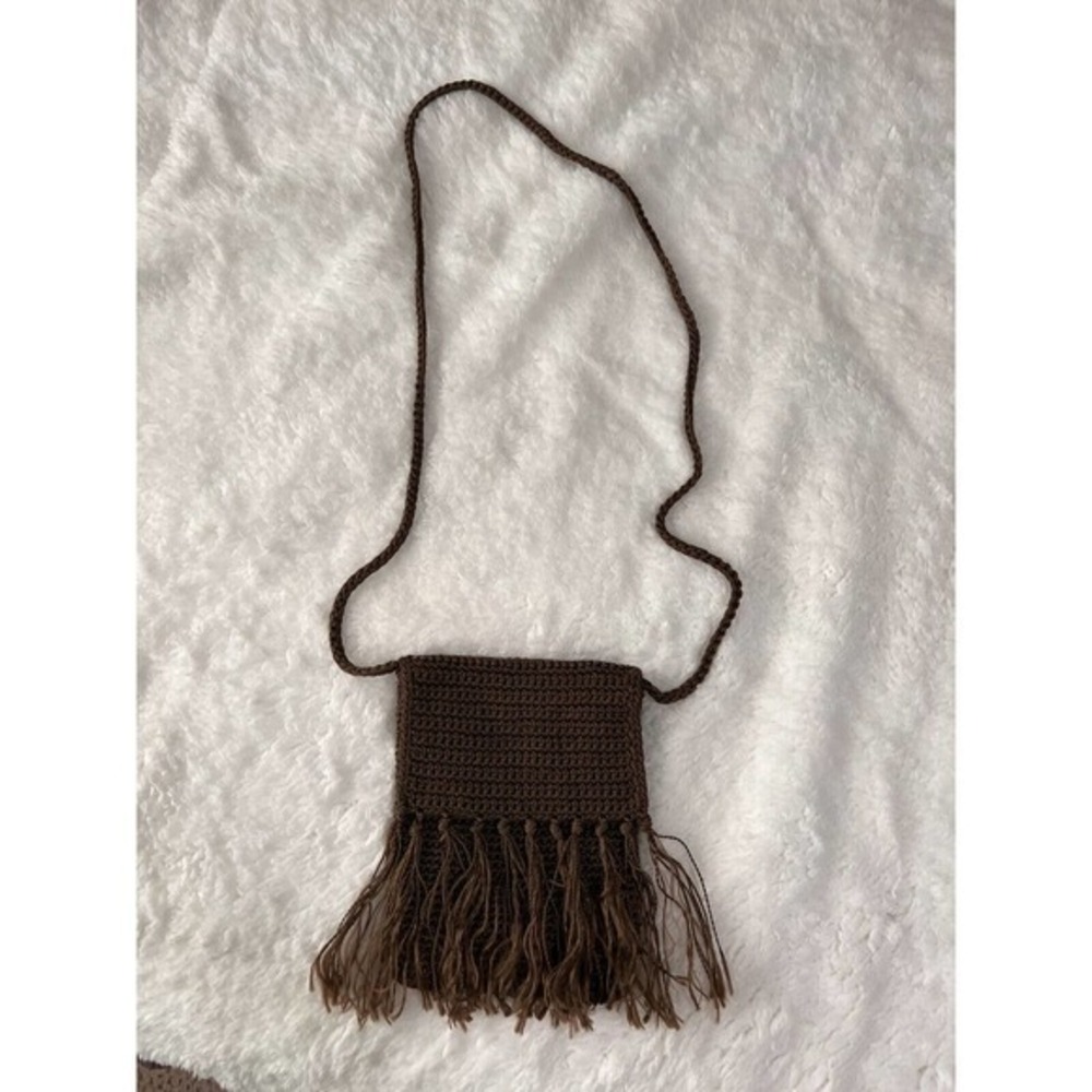 Crossbody Crocheted Bag with‎ fringe. Brown.  Zipper closure